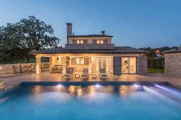 4-Bedroom Villa with Heated Pool in Mali Golji