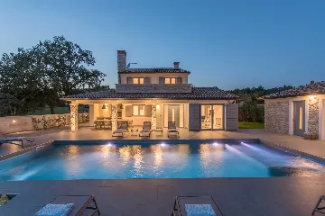 4-Bedroom Villa with Heated Pool in Mali Golji