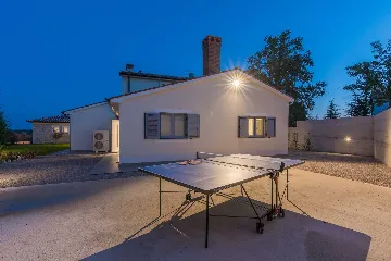 4-Bedroom Villa with Heated Pool in Mali Golji