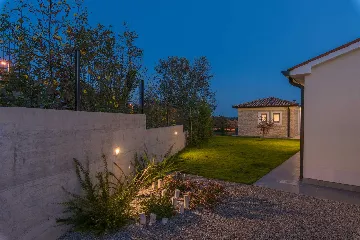 4-Bedroom Villa with Heated Pool in Mali Golji