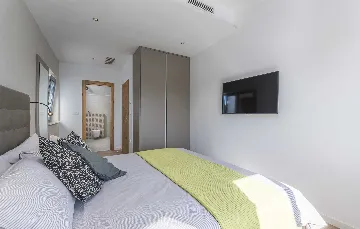 4-Bedroom Villa with Heated Pool in Mali Golji