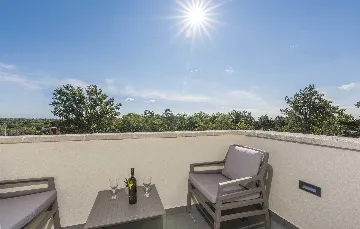 4-Bedroom Villa with Heated Pool in Mali Golji