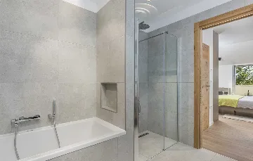 4-Bedroom Villa with Heated Pool in Mali Golji