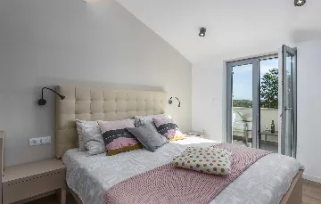 4-Bedroom Villa with Heated Pool in Mali Golji