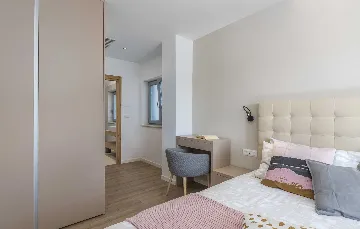 4-Bedroom Villa with Heated Pool in Mali Golji