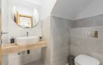 4-Bedroom Villa with Heated Pool in Mali Golji