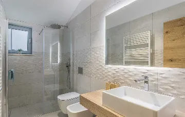 4-Bedroom Villa with Heated Pool in Mali Golji