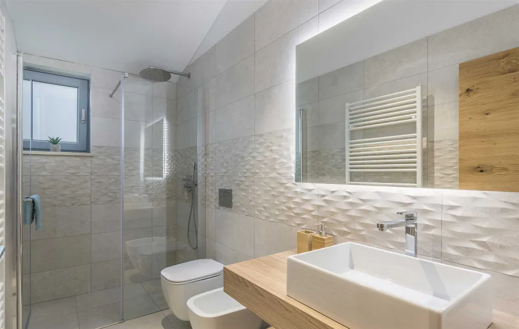 4-Bedroom Villa with Heated Pool in Mali Golji