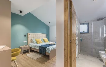 4-Bedroom Villa with Heated Pool in Mali Golji