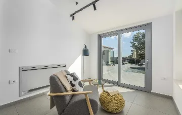 4-Bedroom Villa with Heated Pool in Mali Golji