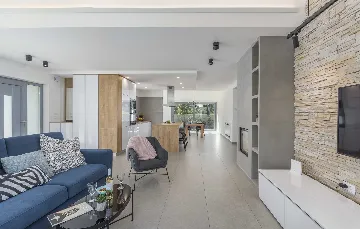 4-Bedroom Villa with Heated Pool in Mali Golji