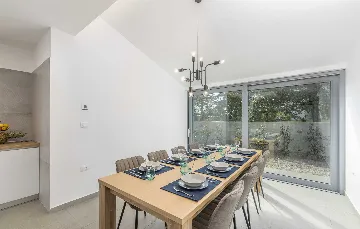 4-Bedroom Villa with Heated Pool in Mali Golji