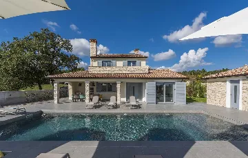 4-Bedroom Villa with Heated Pool in Mali Golji