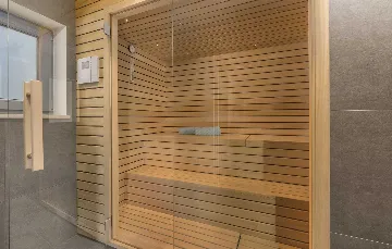 4-Bedroom Villa with Heated Pool in Mali Golji