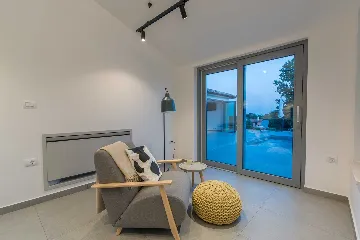 4-Bedroom Villa with Heated Pool in Mali Golji