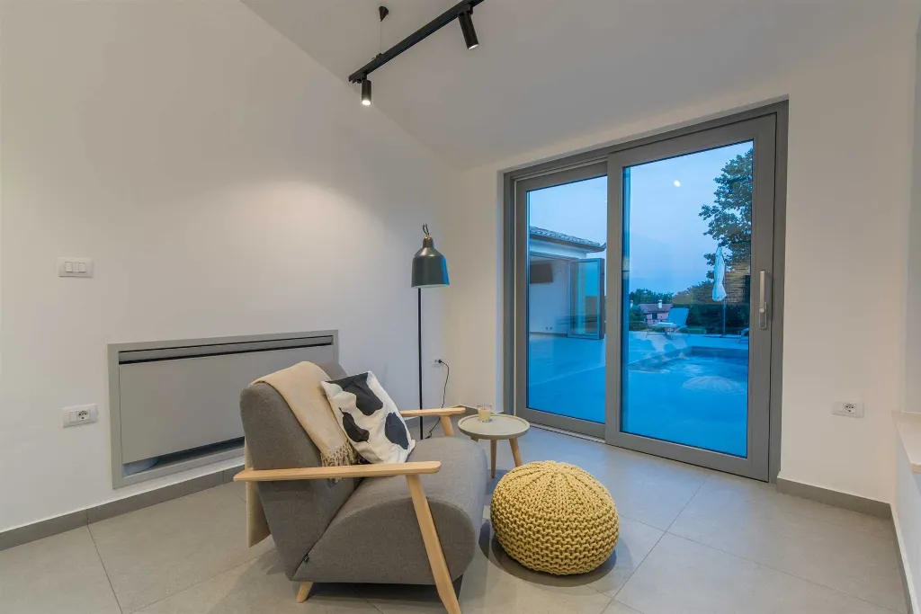 4-Bedroom Villa with Heated Pool in Mali Golji