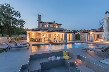 4-Bedroom Villa with Heated Pool in Mali Golji