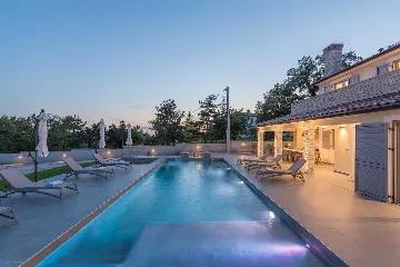 4-Bedroom Villa with Heated Pool in Mali Golji