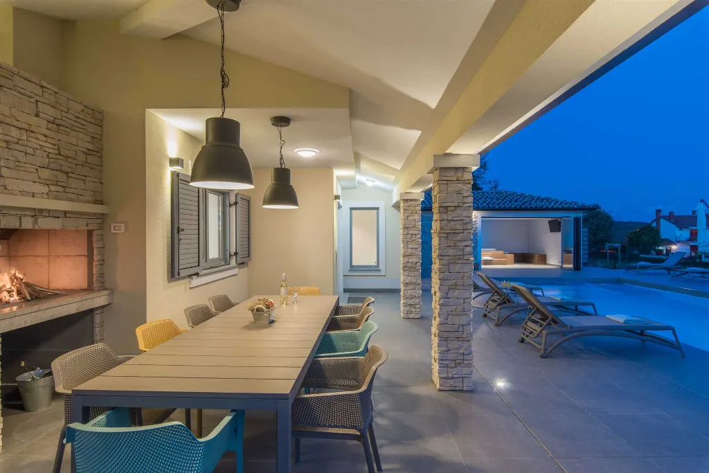 4-Bedroom Villa with Heated Pool in Mali Golji