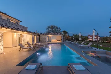 4-Bedroom Villa with Heated Pool in Mali Golji