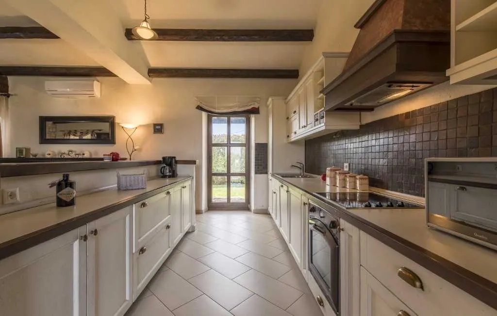 Istrian-Style Villa with Private Pool, Sleeps 8 in Baldaši