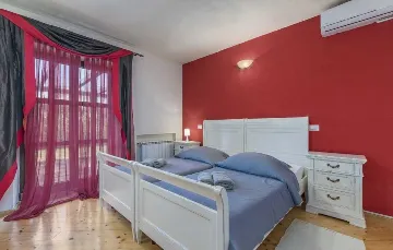 Istrian-Style Villa with Private Pool, Sleeps 8 in Baldaši