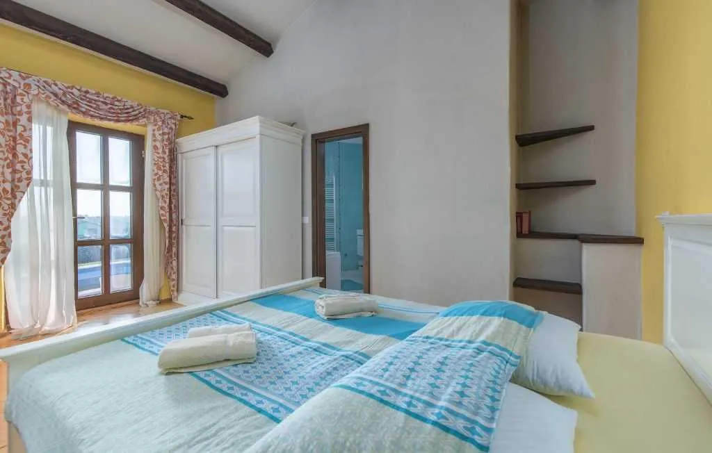 Istrian-Style Villa with Private Pool, Sleeps 8 in Baldaši