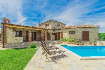 Istrian-Style Villa with Private Pool, Sleeps 8 in Baldaši