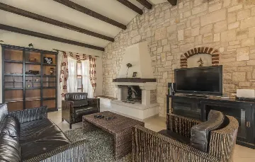 Istrian-Style Villa with Private Pool, Sleeps 8 in Baldaši