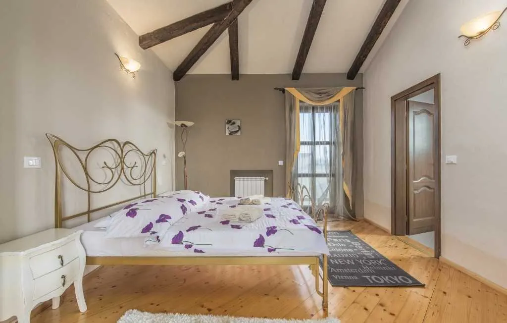 Istrian-Style Villa with Private Pool, Sleeps 8 in Baldaši