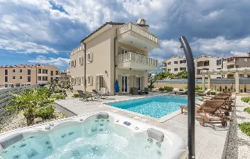 8-Bedroom Villa in Premantura with Heated Pool