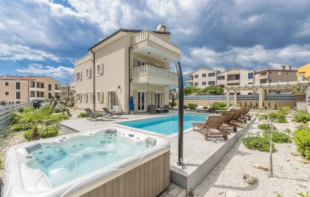 8-Bedroom Villa in Premantura with Heated Pool