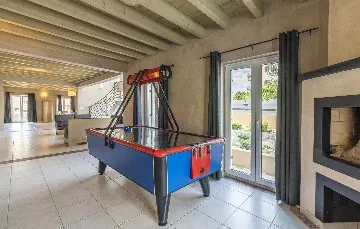 8-Bedroom Villa in Premantura with Heated Pool