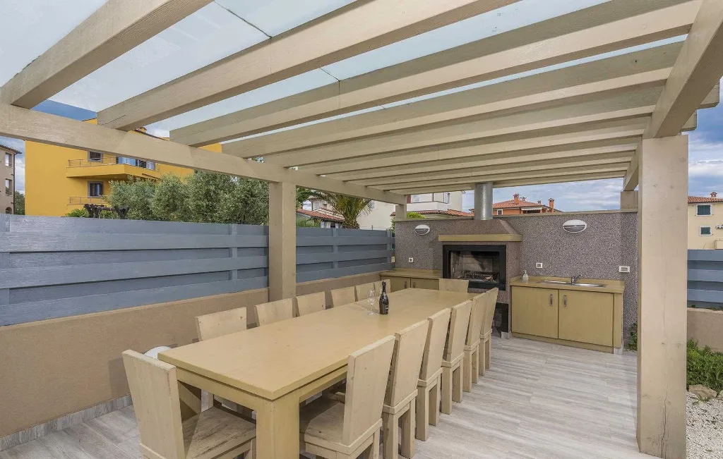 8-Bedroom Villa in Premantura with Heated Pool