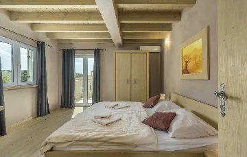 8-Bedroom Villa in Premantura with Heated Pool