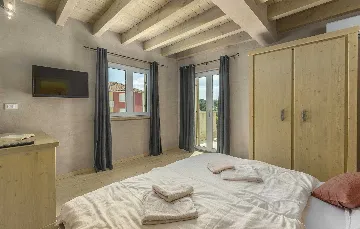 8-Bedroom Villa in Premantura with Heated Pool