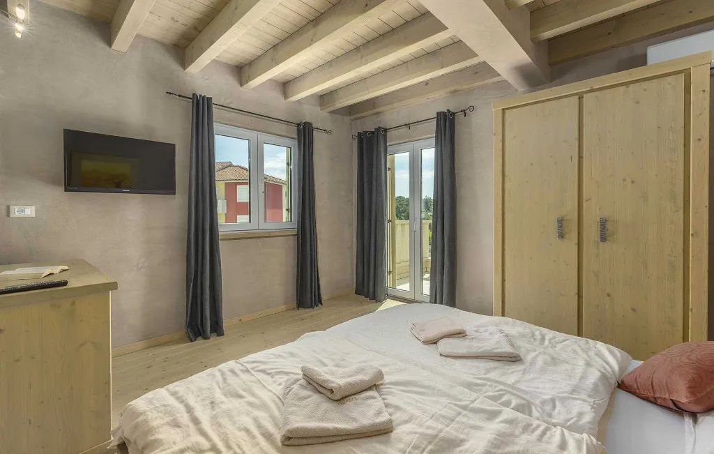 8-Bedroom Villa in Premantura with Heated Pool