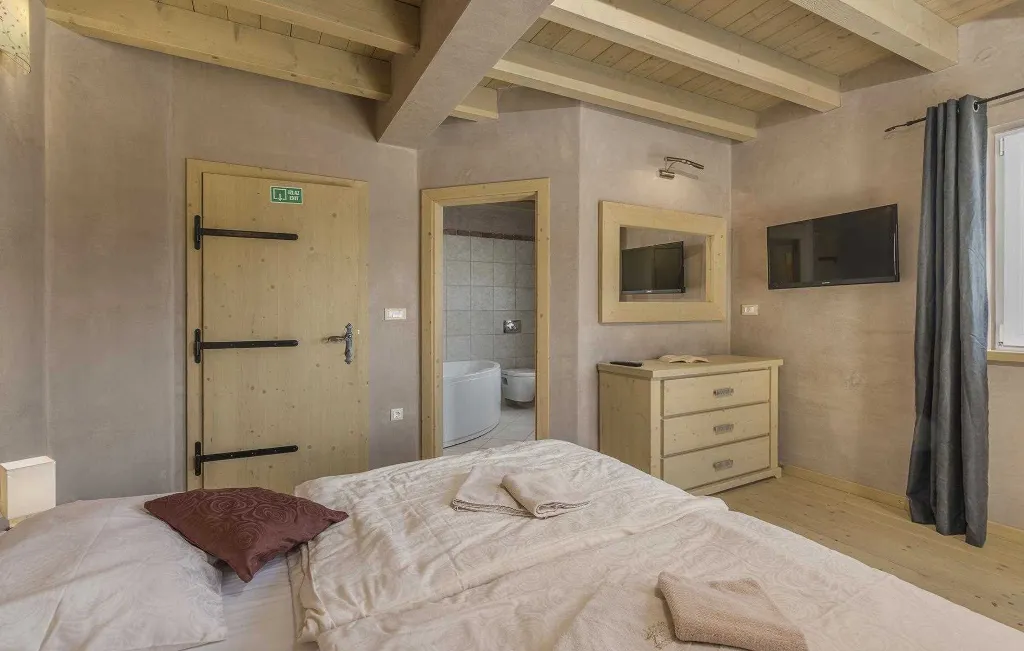 8-Bedroom Villa in Premantura with Heated Pool