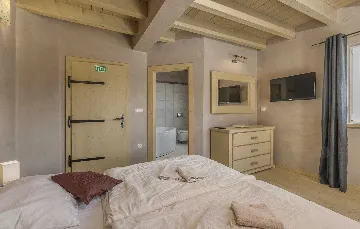 8-Bedroom Villa in Premantura with Heated Pool