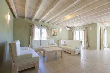 Villa with Heated Pool for 16 Guests in Premantura
