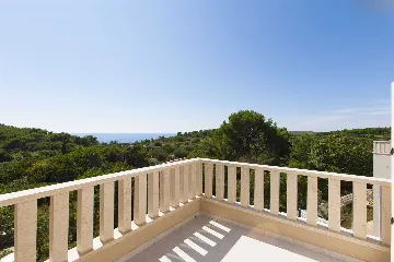 Villa with Heated Pool for 16 Guests in Premantura