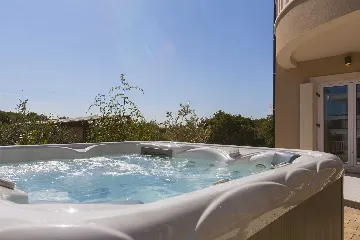 Villa with Heated Pool for 16 Guests in Premantura