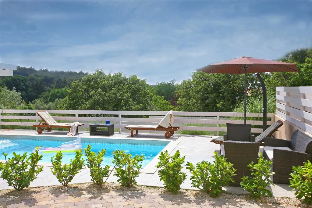 Villa with Heated Pool for 16 Guests in Premantura