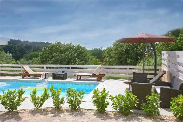 Villa with Heated Pool for 16 Guests in Premantura