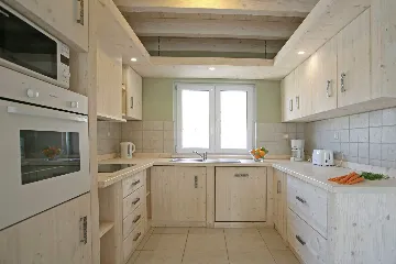 Villa with Heated Pool for 16 Guests in Premantura