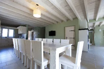 Villa with Heated Pool for 16 Guests in Premantura
