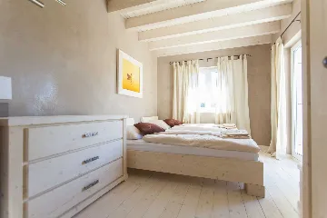 Villa with Heated Pool for 16 Guests in Premantura