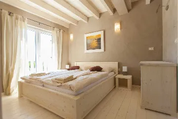 Villa with Heated Pool for 16 Guests in Premantura