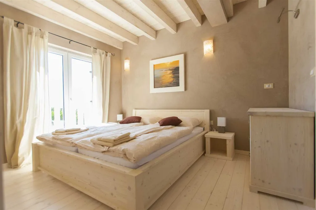 Villa with Heated Pool for 16 Guests in Premantura