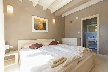 Villa with Heated Pool for 16 Guests in Premantura